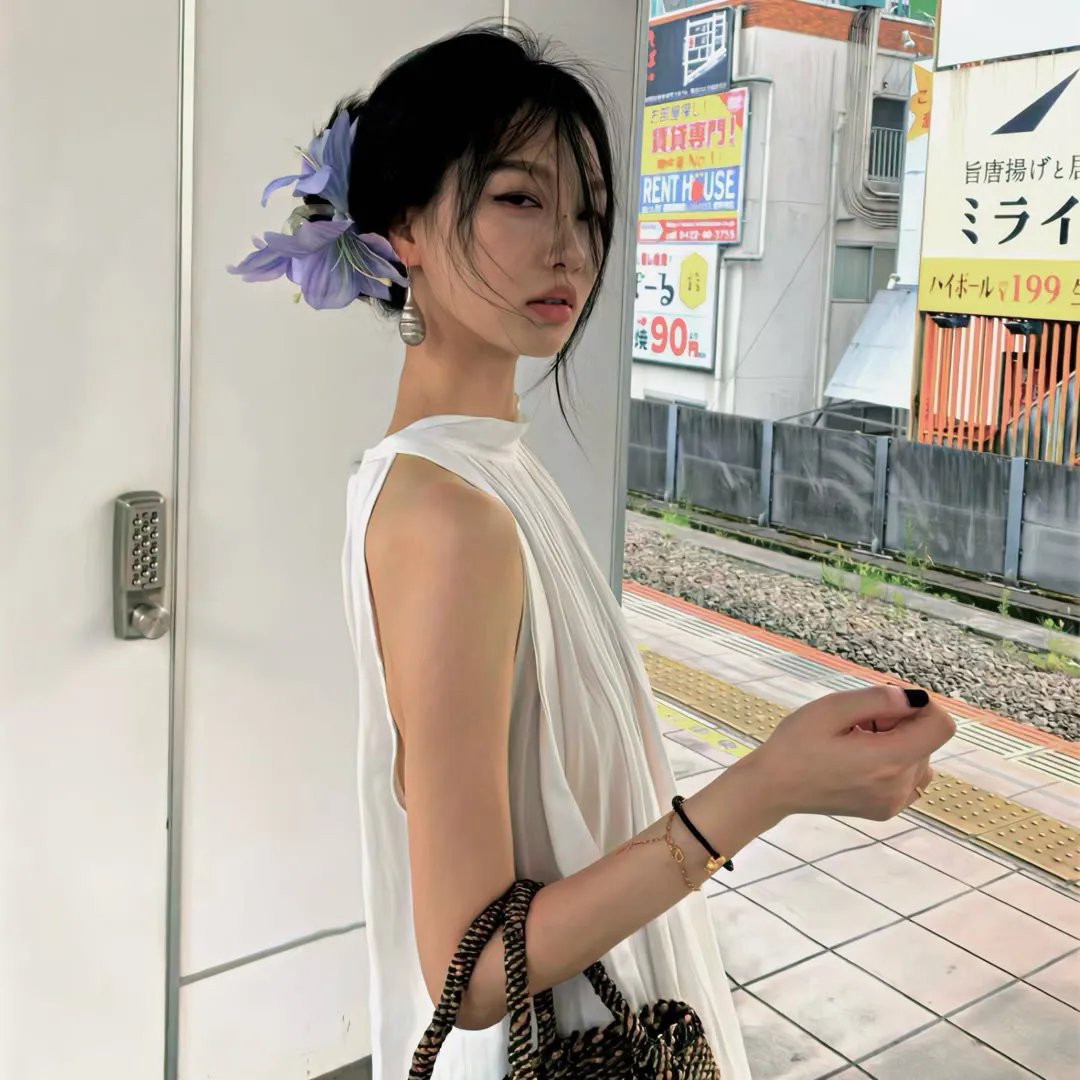 战火中的花蕾